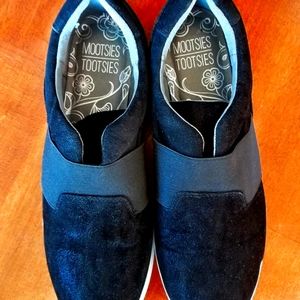 MOOTSIES TOOTSIES Sneakers - Size 8 (EUC)